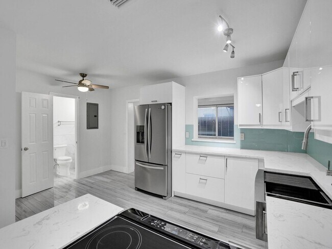 Building Photo - Gorgeous New 3 bedroom 2  bath - one Story home in Oakland Park