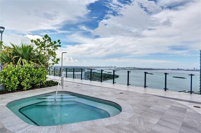 Building Photo - 501 NE 31st St