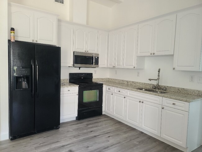 Building Photo - 1902 Holloman Rd