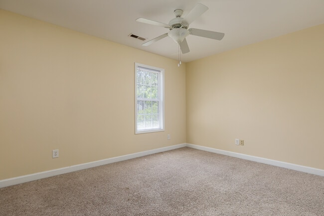 Building Photo - 202 Clover Ct