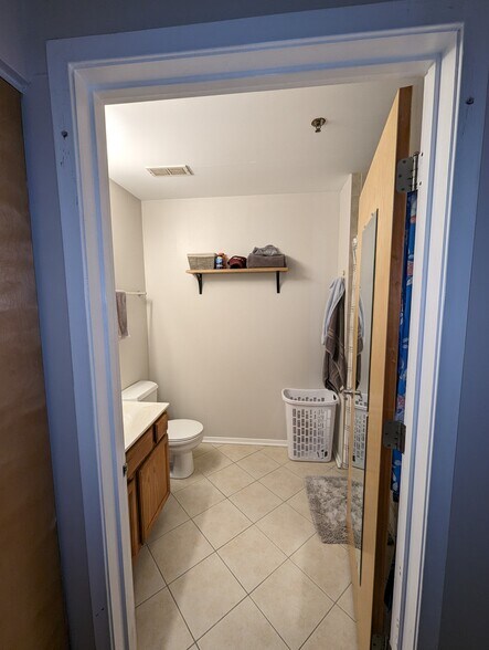 Bathroom - 6 S Laflin St