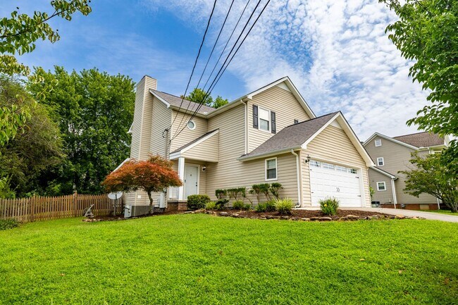 Building Photo - West Knoxville 37922 - Freshly painted and move-in ready, 3-bedroom, 2.5-bath home - Contact Matt...