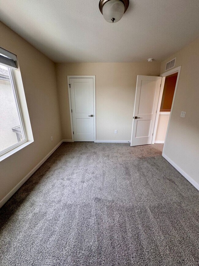Building Photo - New Construction 3 Bedroom Townhome in University Park