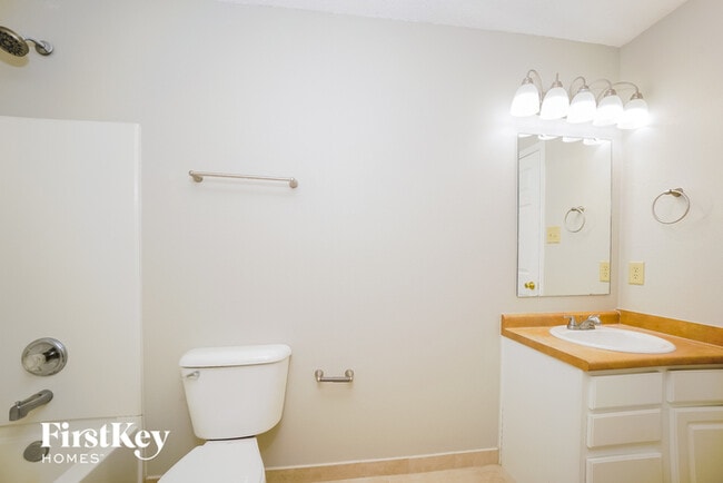 Building Photo - 6405 Monteo Dr