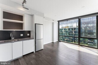 Building Photo - 1300 4th St SE