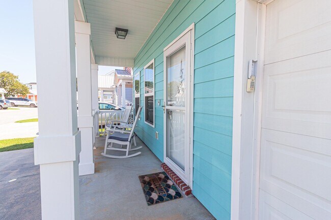 Building Photo - 605 Surfsong Way