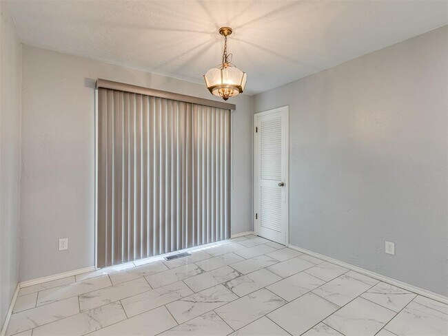 Building Photo - 3405 Woodsboro Dr