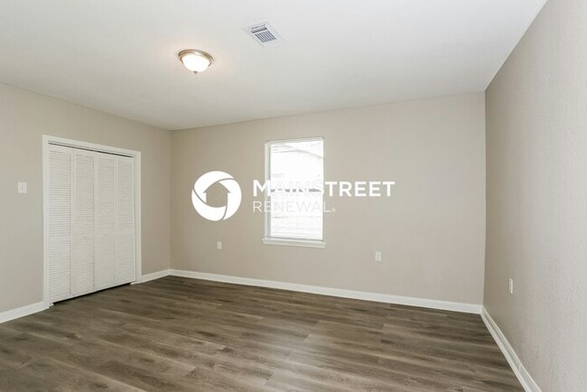 Building Photo - 4 Bedroom Pet-Friendly Home in Houston, TX with Main Street Renewal