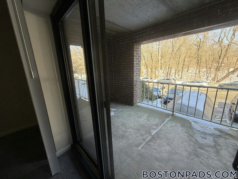 Building Photo - 60 Reservoir St