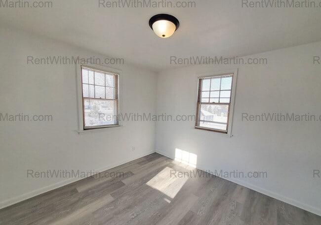 Building Photo - 137 Hope Ave