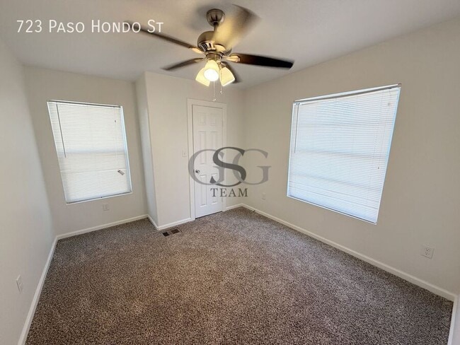 Building Photo - 723 Paso Hondo St