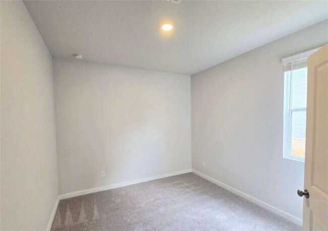 Building Photo - 2665 Mourning Dove Dr