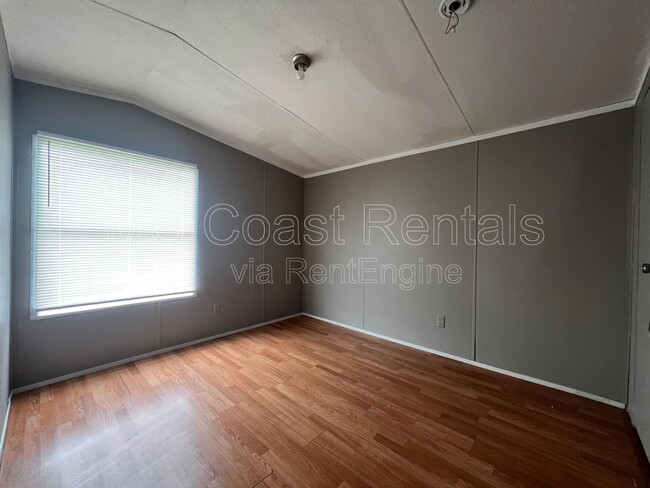 Building Photo - 8400 W Oaklawn Rd