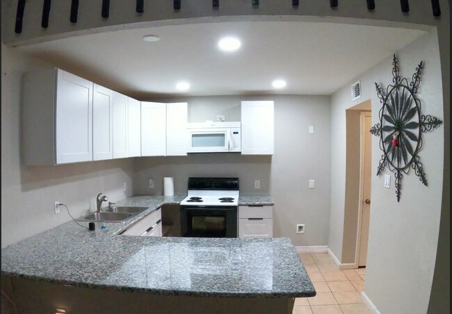 Building Photo - 11917 Bob White Dr