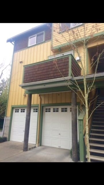 Building Photo - Courtyards Condominium unit in Town