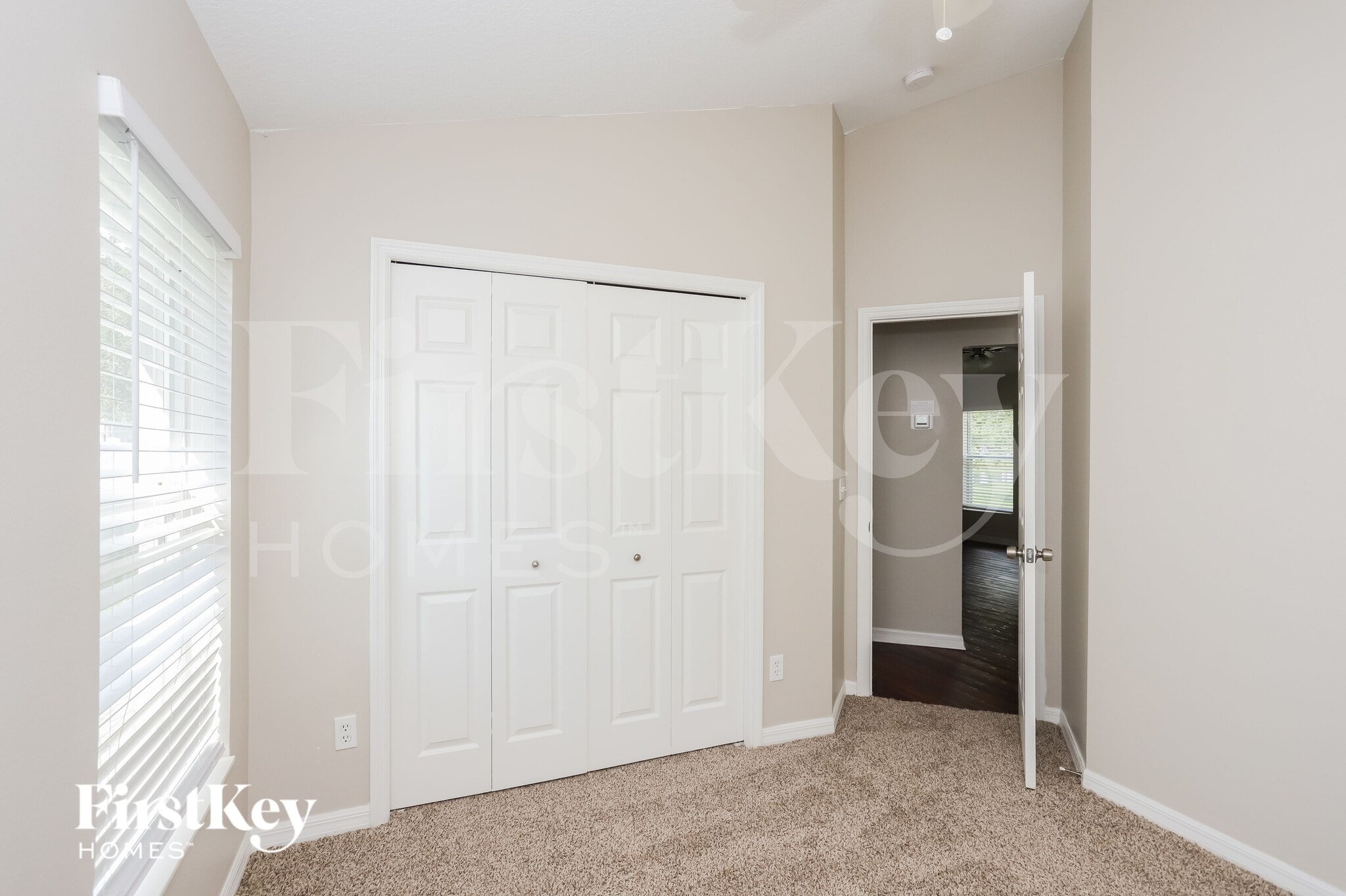 Building Photo - 15206 Searobbin Dr