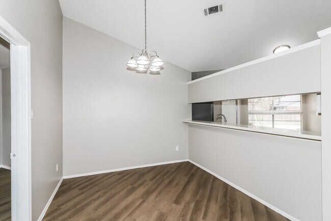 Building Photo - 2406 Heathergold Dr