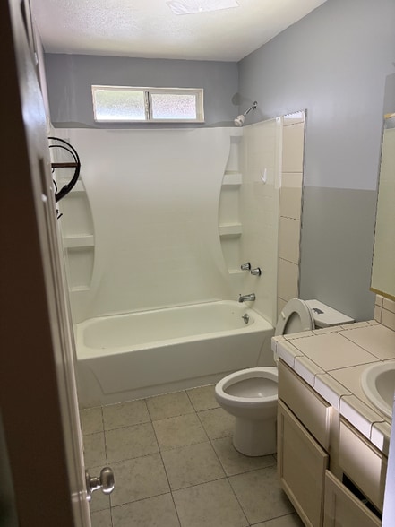 Building Photo - 60 Alapio Pl