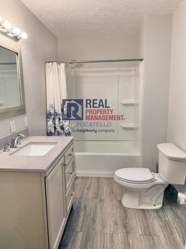 Building Photo - Beautiful 5 bed 2 bath country living - 5+...