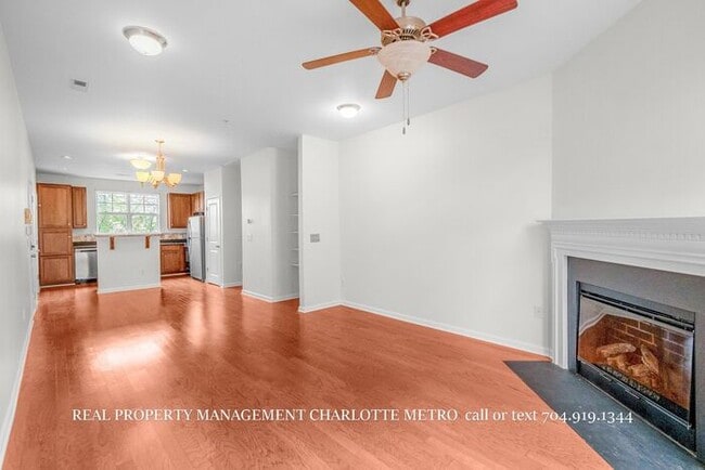 Building Photo - Charming 2 Bed, 2 Bathroom city Retreat Near Uptown Charlotte & Greenway Access