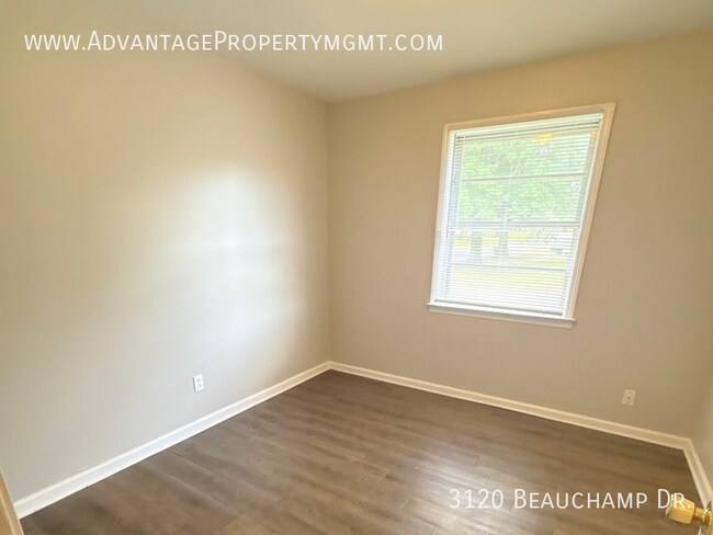 Building Photo - 3120 Beauchamp Dr