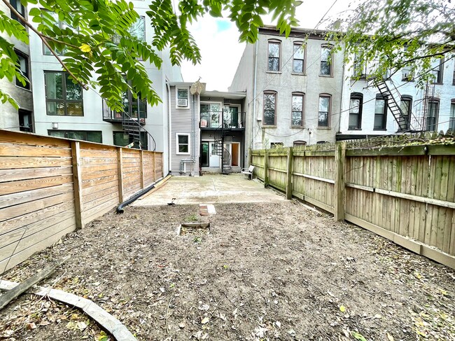 Building Photo - 441 Bainbridge St.