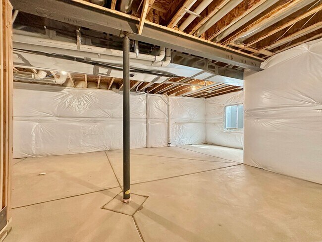 Building Photo - For Rent | $3,200/Month | 3 Bed | 3 Bath |...