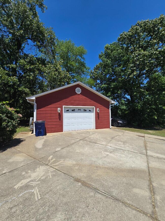 Building Photo - 441 Corsegan Rd