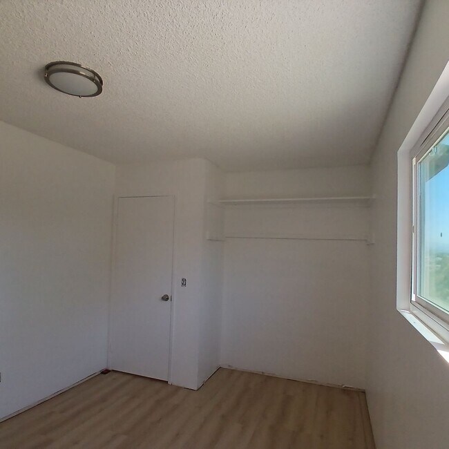 Building Photo - Spring Valley View Home