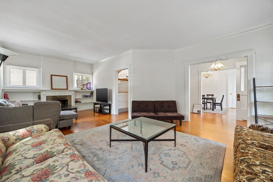 Building Photo - 627 Library Pl