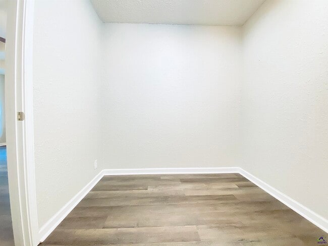 Building Photo - 202 Chimney Rock Rd