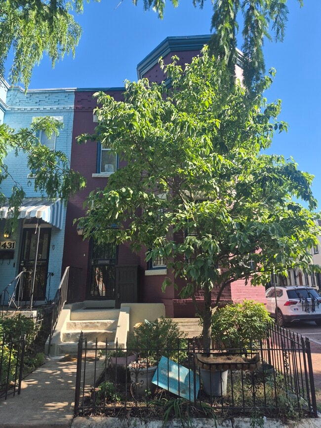 Building Photo - 1429 G St NE