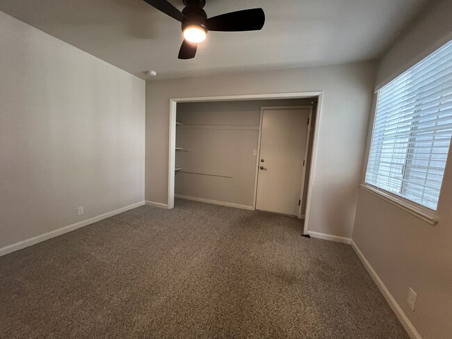 Building Photo - Upgraded Duplex Located Near Parks, Folsom...