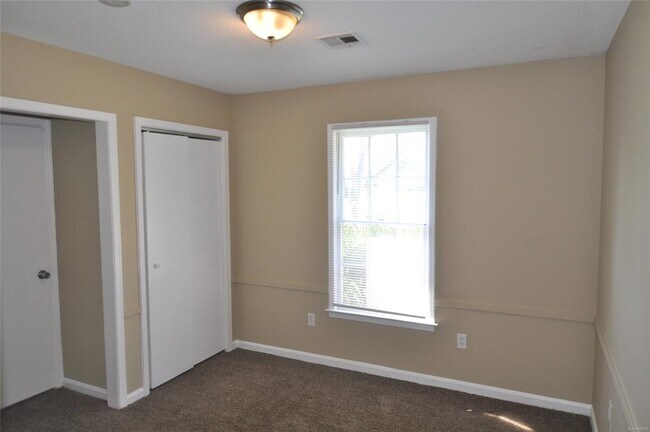 Building Photo - 2737 S Wallace Dr