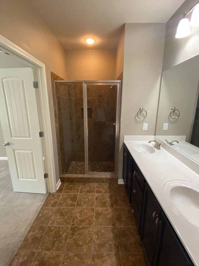 Building Photo - 2643 Lily Way