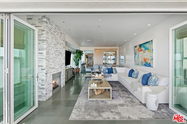 Building Photo - 1341 Palisades Beach Rd