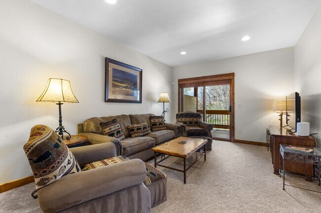 Building Photo - 2137 Overlook Dr