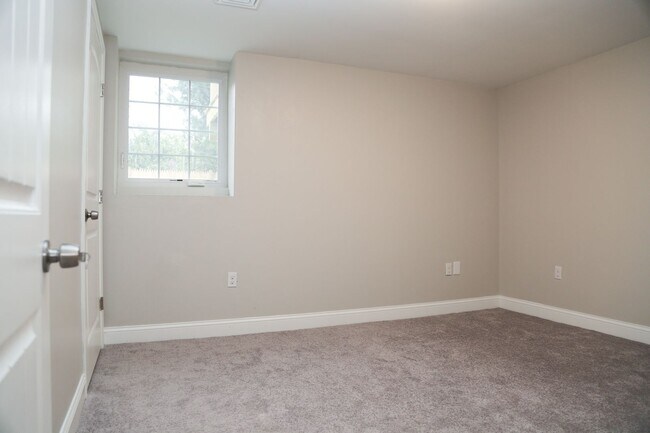 Building Photo - Newly Built 6br/3ba- Steps away from PC!