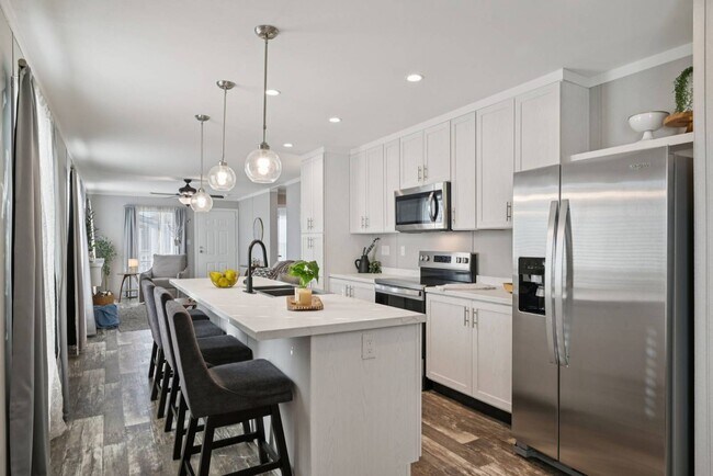 Building Photo - 1611 American Dr