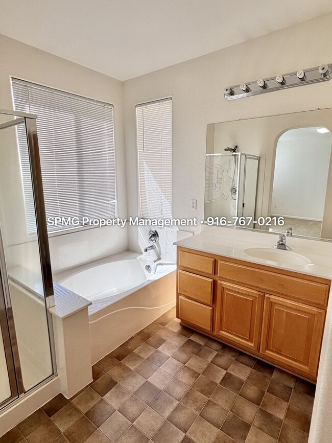 Building Photo - Beautifully Maintained 3 Bed / 2.5 Bath Home in South Natomas — New Appliances & Community Amenit...