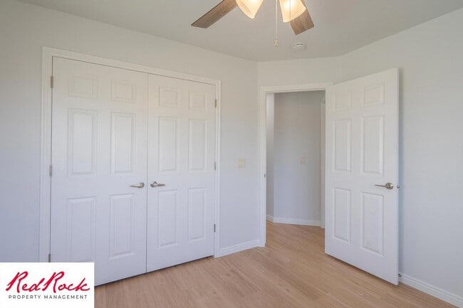 Building Photo - 4 Bedroom in Amber Estates - Newer LVP Flooring throughout home!