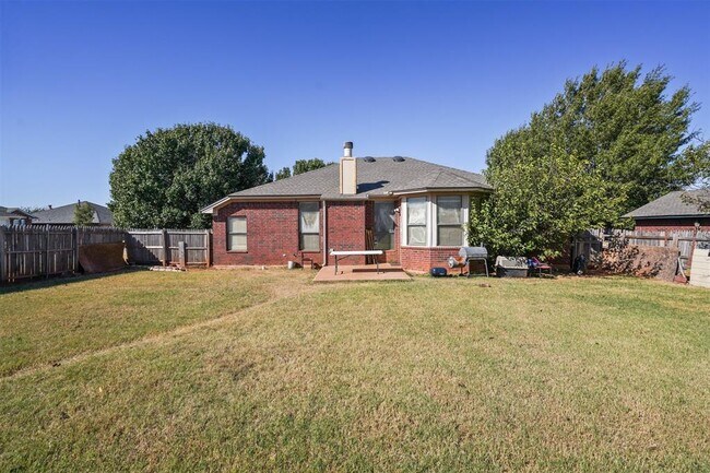 Building Photo - 16300 Seminole Pointe Pl