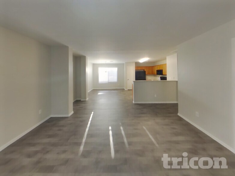 Building Photo - 11445 W Cambridge Ave