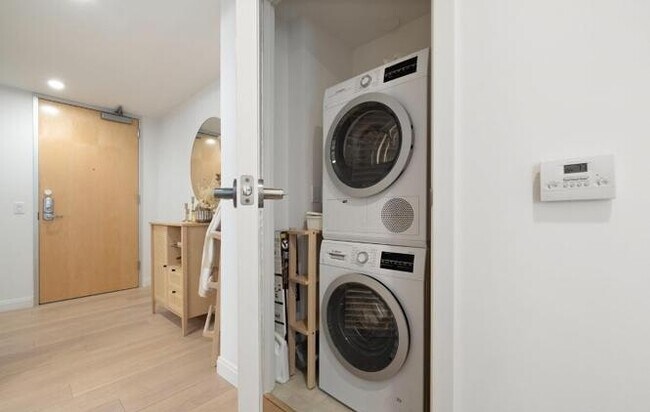 Building Photo - 555 Fulton St