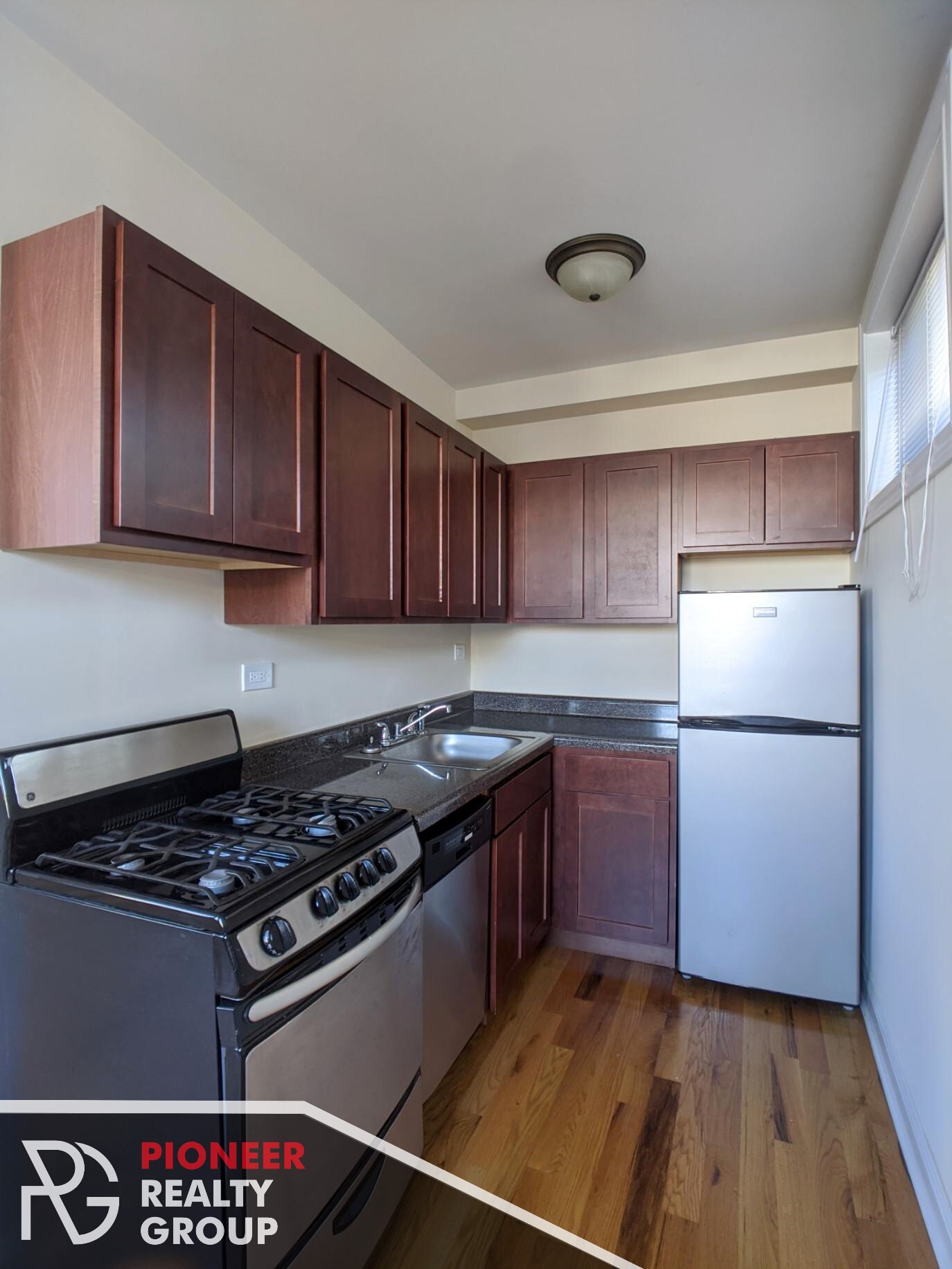 Building Photo - 812 W Diversey Pky