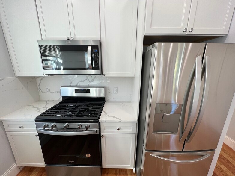 Building Photo - 29 Alpine St