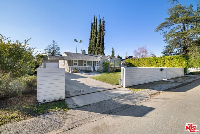 Building Photo - 5439 Carpenter Ave