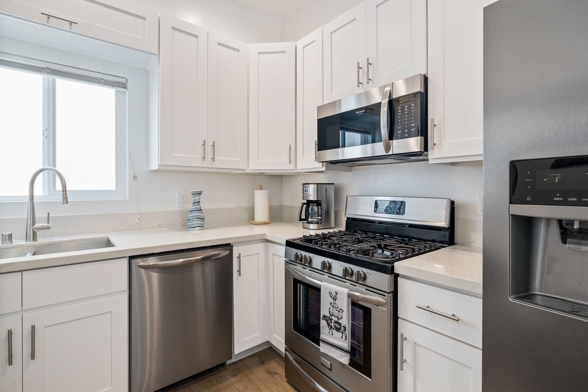 Building Photo - 131 Gull St