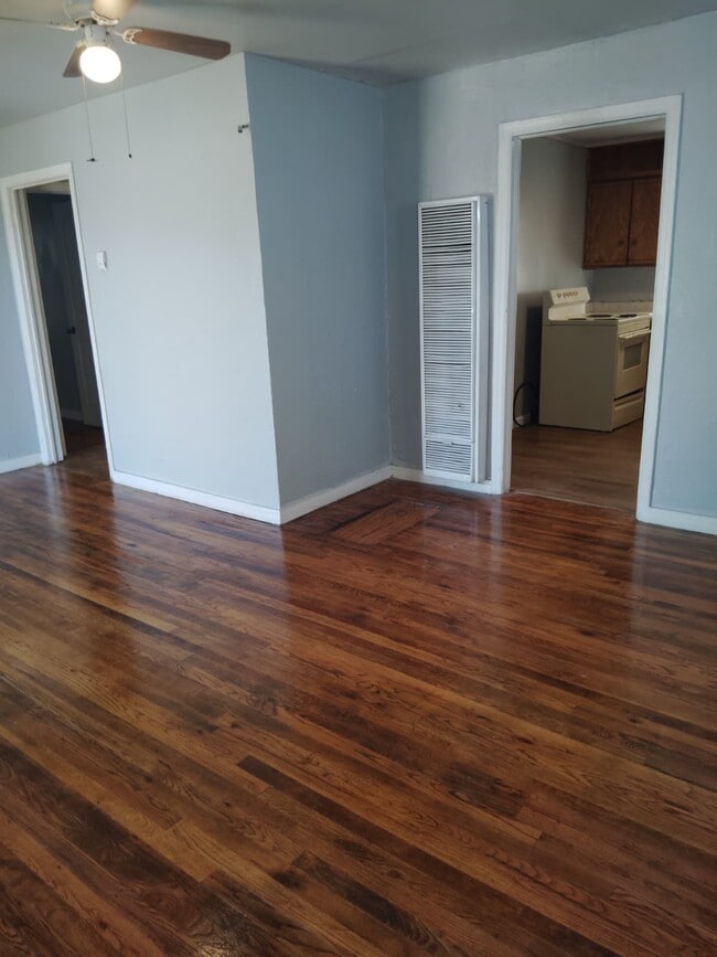 Building Photo - 3800 NE 12th Ave