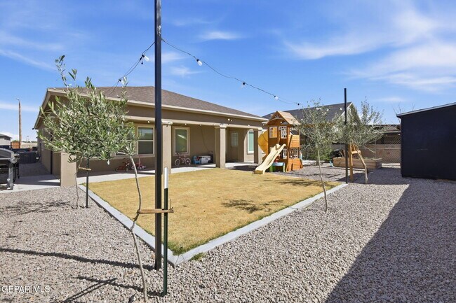 Building Photo - 13748 Villa Vista Ave